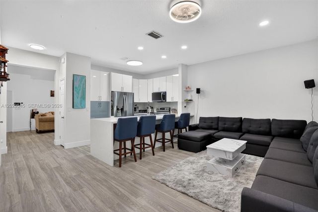 8904 SW 19th St, Miramar, FL 33025