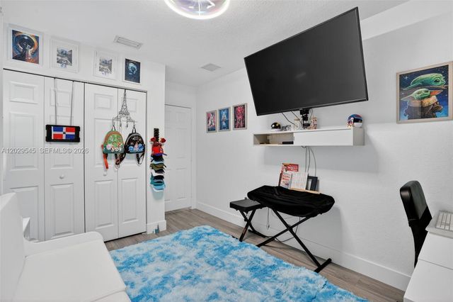 8904 SW 19th St, Miramar, FL 33025