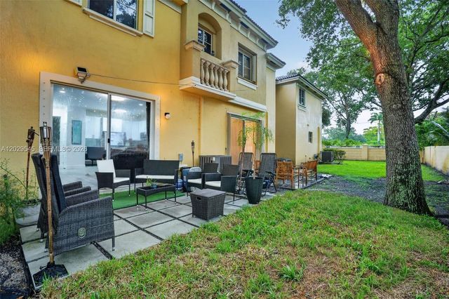 8904 SW 19th St, Miramar, FL 33025