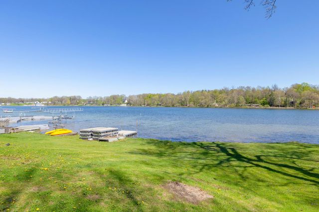10436 Kings Point Drive, Three Rivers, MI 49093