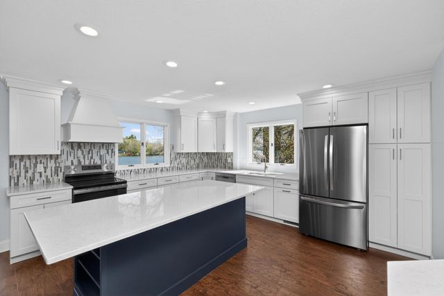10436 Kings Point Drive, Three Rivers, MI 49093
