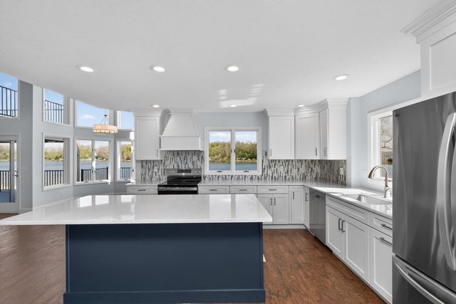 10436 Kings Point Drive, Three Rivers, MI 49093