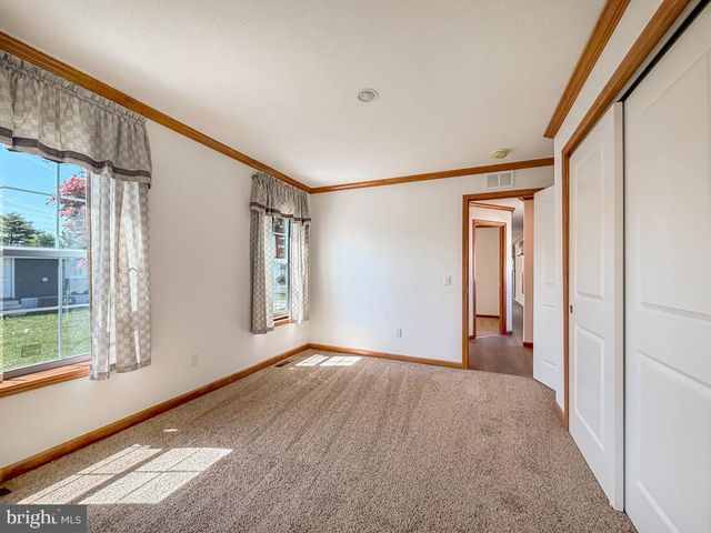 3402 CLAYTON DR, Morrisville, PA 19067