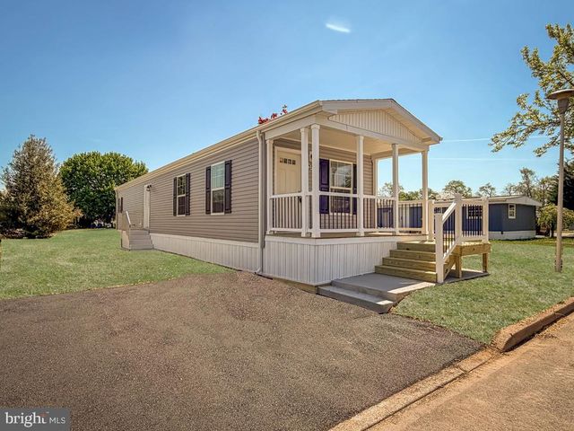 3402 CLAYTON DR, Morrisville, PA 19067