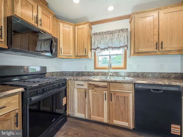 3402 CLAYTON DR, Morrisville, PA 19067