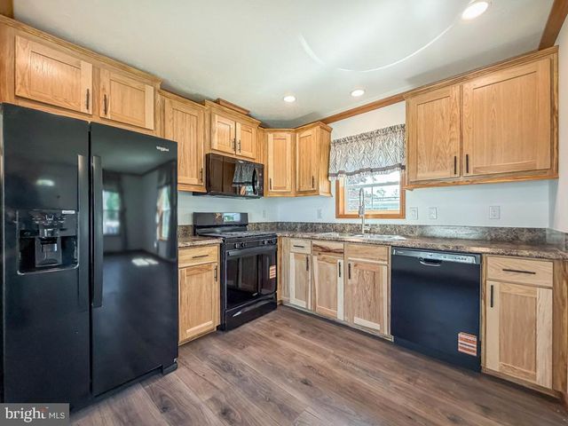 3402 CLAYTON DR, Morrisville, PA 19067