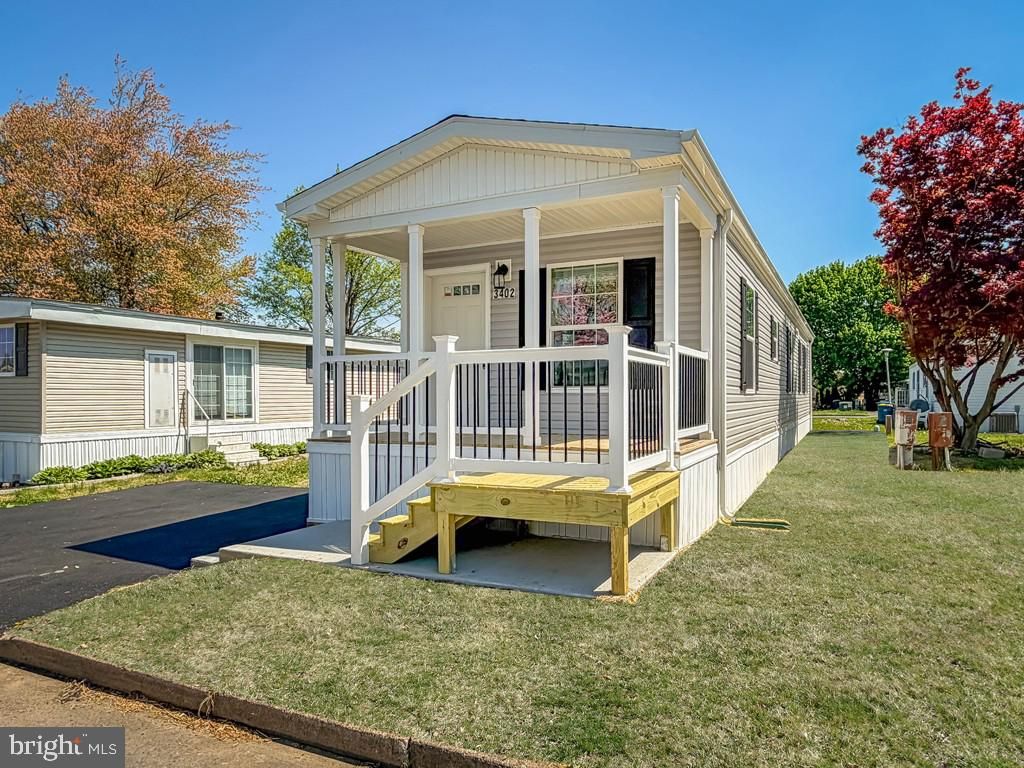 3402 CLAYTON DR, Morrisville, PA 19067