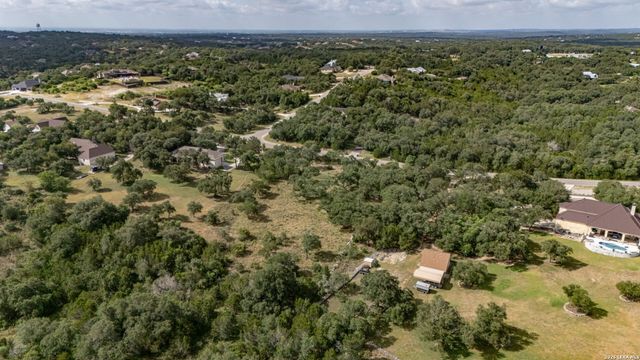 225 SHADY HOLW, New Braunfels, TX 78132