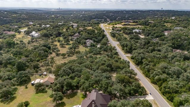 225 SHADY HOLW, New Braunfels, TX 78132