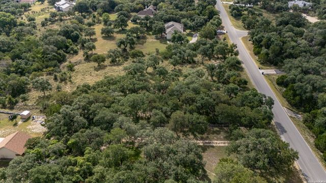 225 SHADY HOLW, New Braunfels, TX 78132