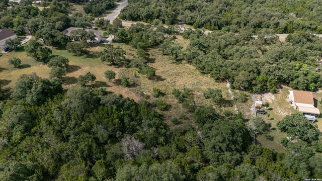 225 SHADY HOLW, New Braunfels, TX 78132