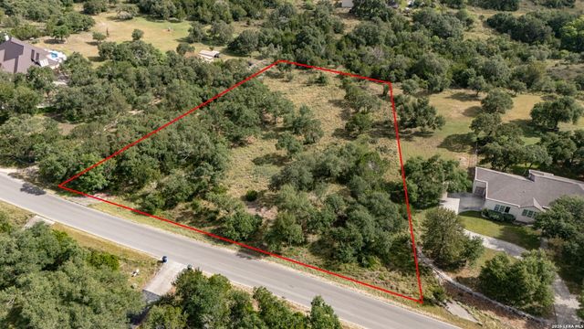 225 SHADY HOLW, New Braunfels, TX 78132