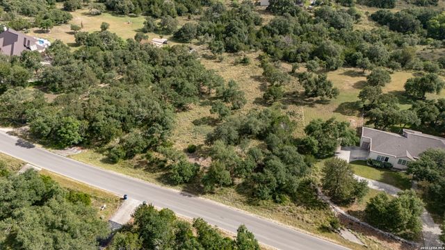 225 SHADY HOLW, New Braunfels, TX 78132