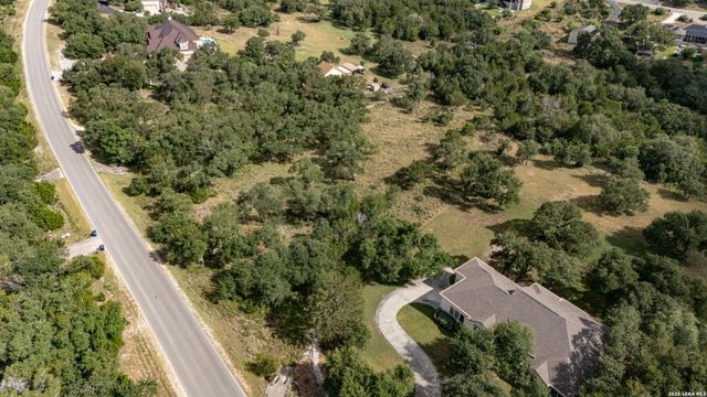 225 SHADY HOLW, New Braunfels, TX 78132