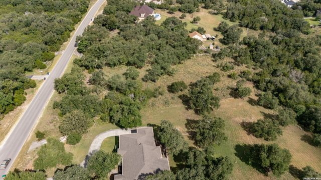 225 SHADY HOLW, New Braunfels, TX 78132