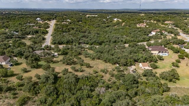225 SHADY HOLW, New Braunfels, TX 78132