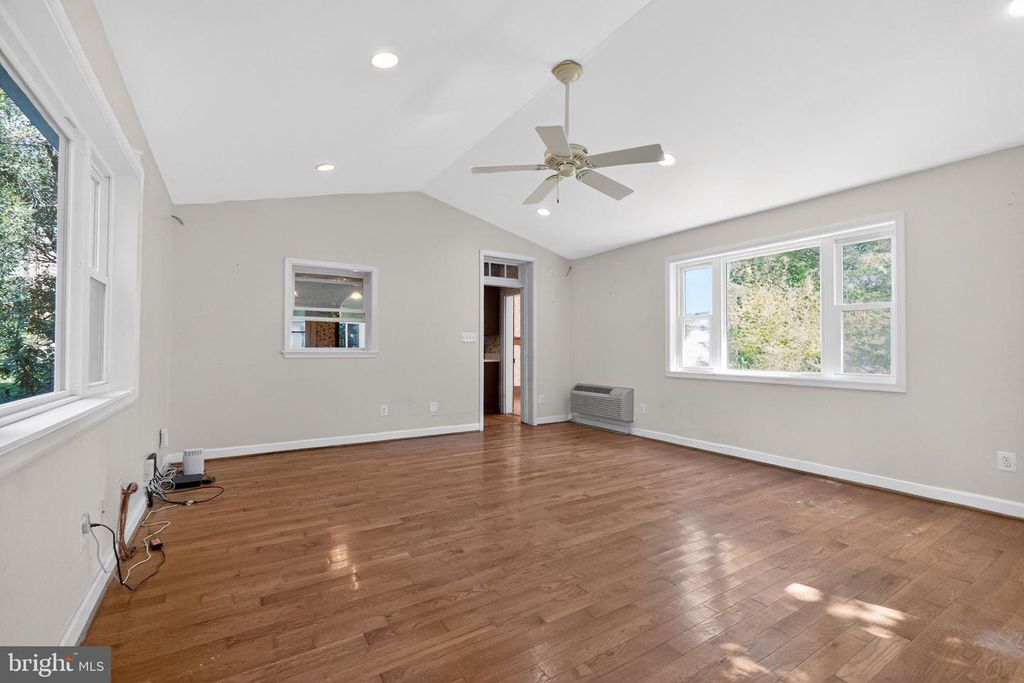 Image 10 of property listing at 12000 BETHESDA CHURCH RD, Damascus, MD 20872