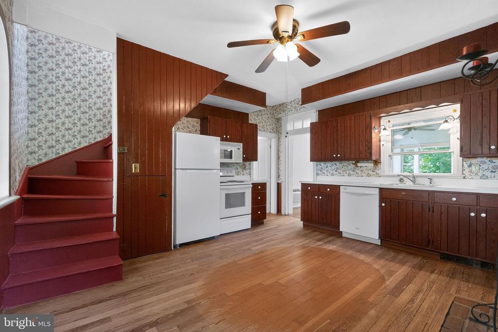 Image 13 of property listing at 12000 BETHESDA CHURCH RD, Damascus, MD 20872
