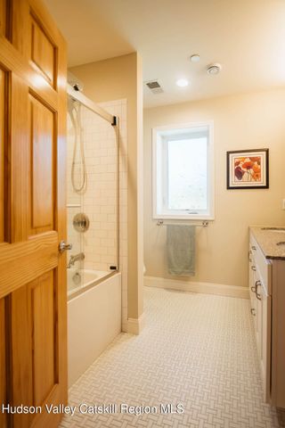 10 Taylor Street, New Paltz, NY 12561