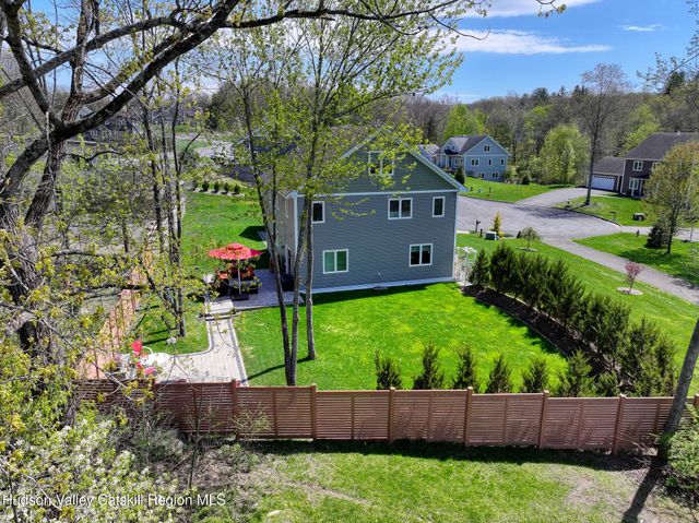 10 Taylor Street, New Paltz, NY 12561