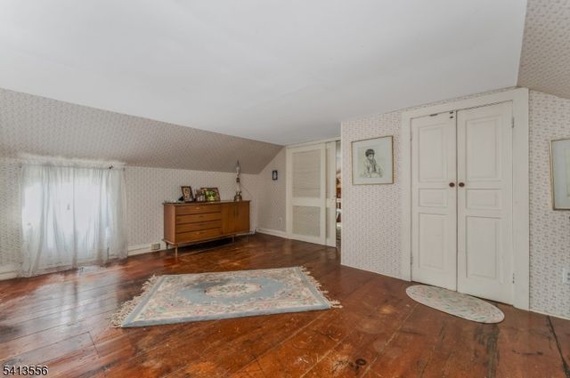 40 Sergeantsville Rd, Raritan Twp., NJ 08822