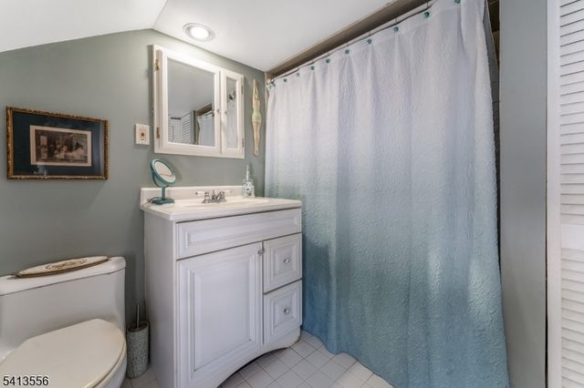 40 Sergeantsville Rd, Raritan Twp., NJ 08822