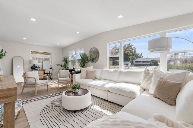 5235 54TH AVENUE N, St Petersburg, FL 33709