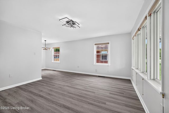 6137 Middlerose Cir, Louisville, KY 40272