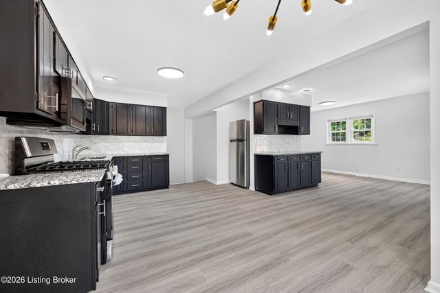 6137 Middlerose Cir, Louisville, KY 40272