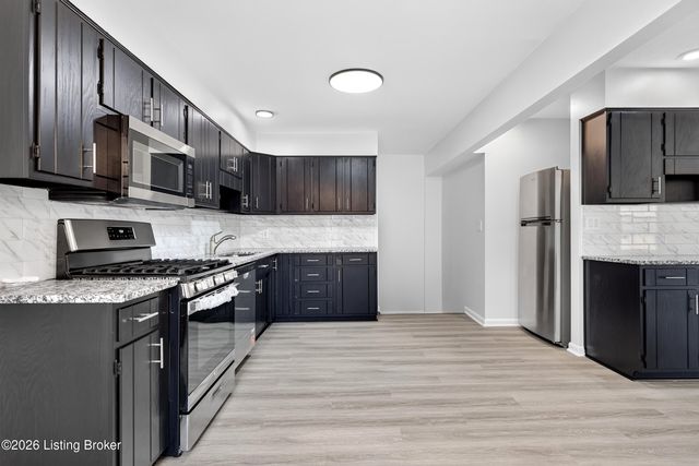 6137 Middlerose Cir, Louisville, KY 40272