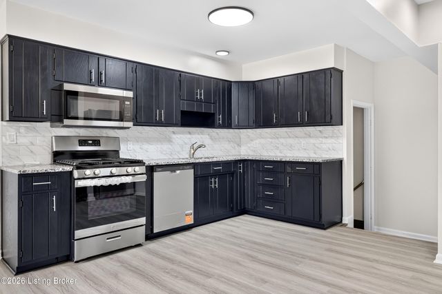 6137 Middlerose Cir, Louisville, KY 40272