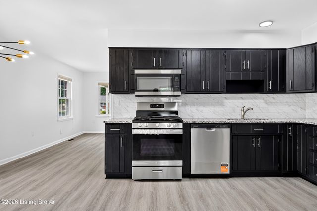 6137 Middlerose Cir, Louisville, KY 40272