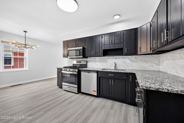 6137 Middlerose Cir, Louisville, KY 40272
