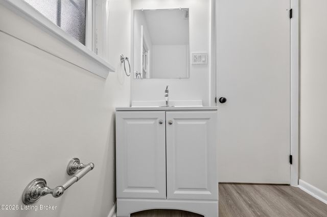 6137 Middlerose Cir, Louisville, KY 40272