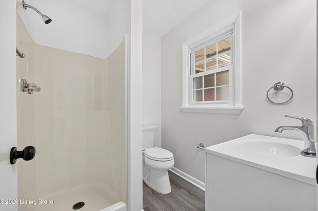 6137 Middlerose Cir, Louisville, KY 40272