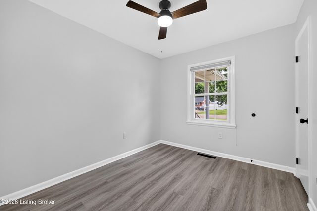 6137 Middlerose Cir, Louisville, KY 40272