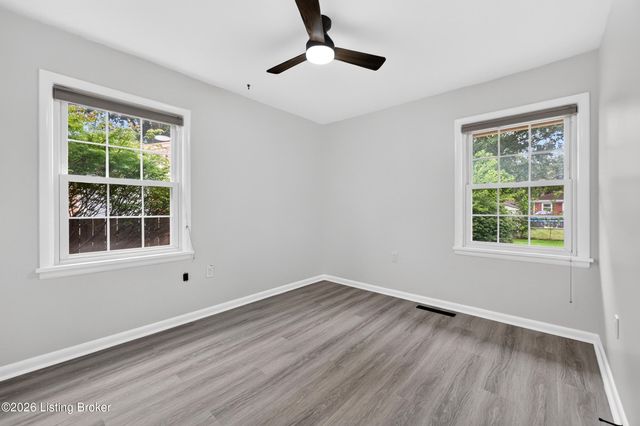 6137 Middlerose Cir, Louisville, KY 40272