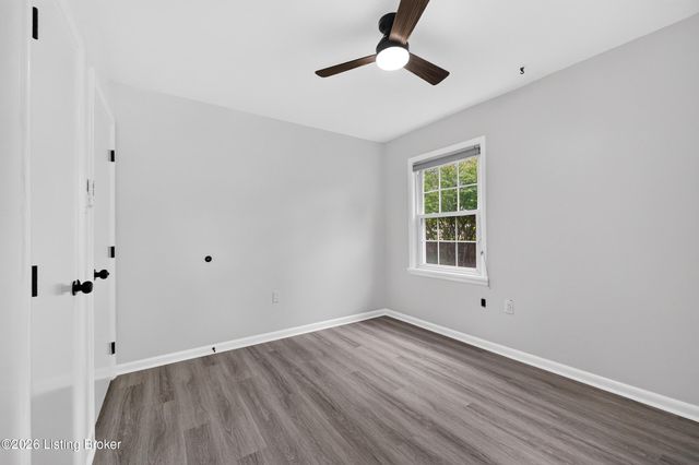 6137 Middlerose Cir, Louisville, KY 40272