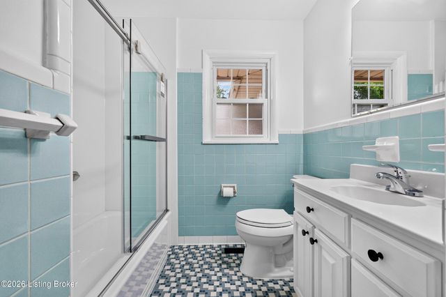 6137 Middlerose Cir, Louisville, KY 40272