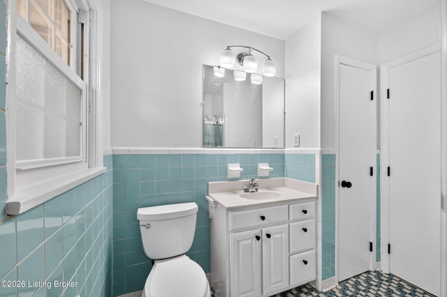 6137 Middlerose Cir, Louisville, KY 40272