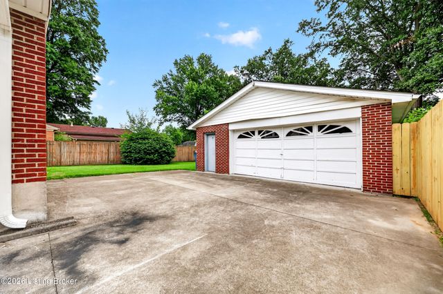 6137 Middlerose Cir, Louisville, KY 40272