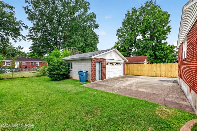 6137 Middlerose Cir, Louisville, KY 40272