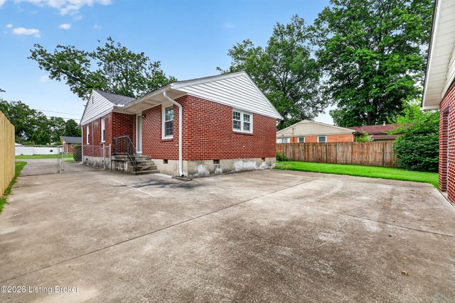 6137 Middlerose Cir, Louisville, KY 40272