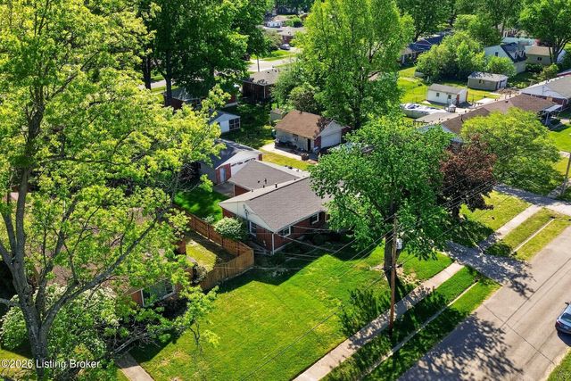 6137 Middlerose Cir, Louisville, KY 40272