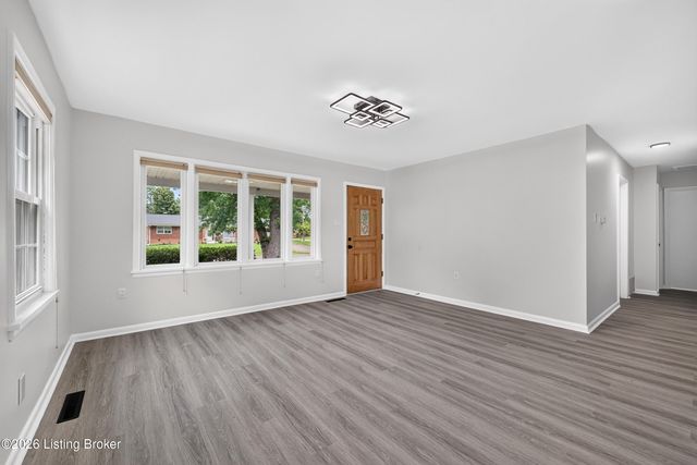 6137 Middlerose Cir, Louisville, KY 40272