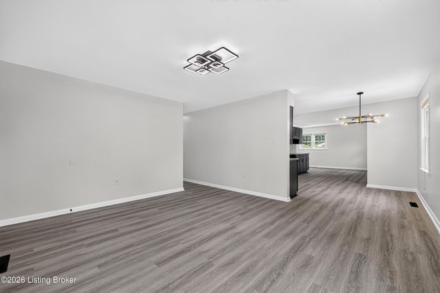 6137 Middlerose Cir, Louisville, KY 40272
