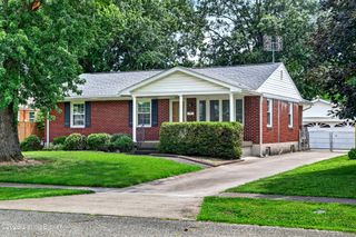 6137 Middlerose Cir, Louisville, KY 40272