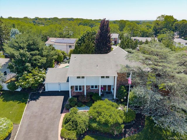 26 Quaker Lane, Farmingdale, NY 11735