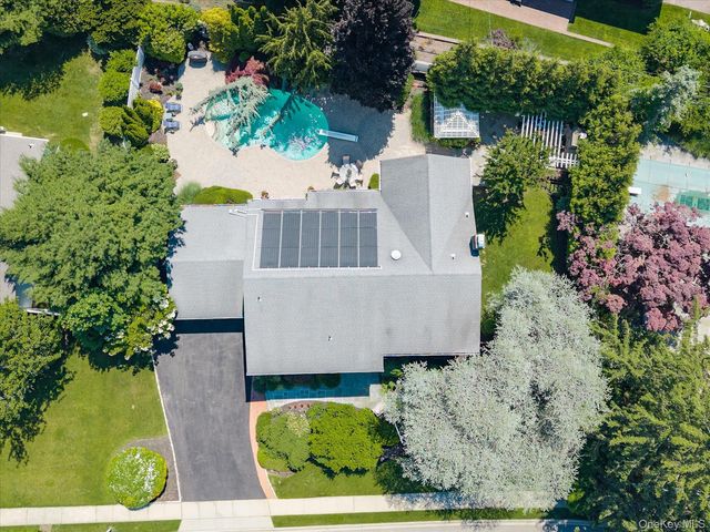 26 Quaker Lane, Farmingdale, NY 11735