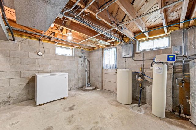 17020 Grant COURT, Brookfield, WI 53005